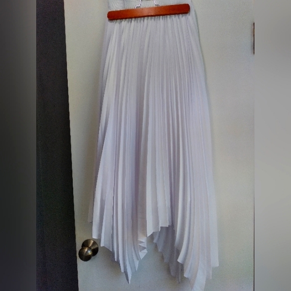 Petal & Pup Dresses & Skirts - White Asymmetrical maxi